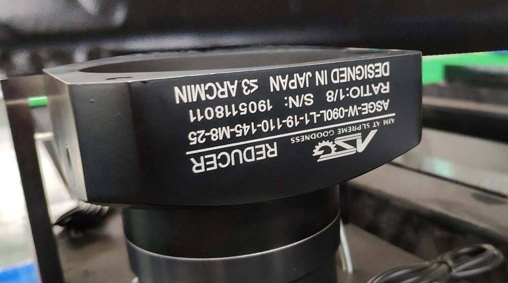 מחיר מכונת חיתוך בלייזר סיבים 1000w דיוק גבוה