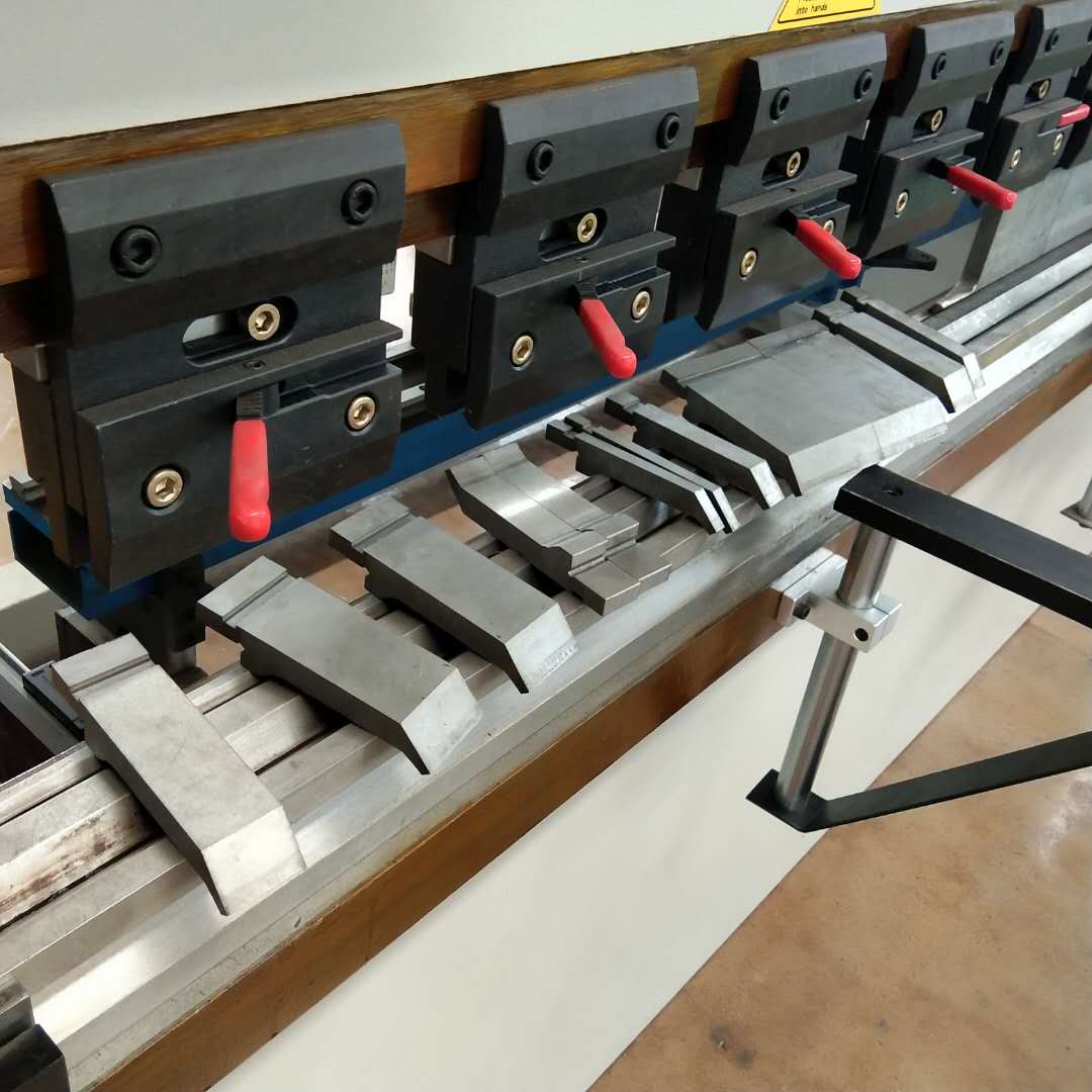 בלם לחץ הידראולי של 130 ט/3200 מ"מ 4+1 ציר Delem Da53t Cnc בלם לחץ