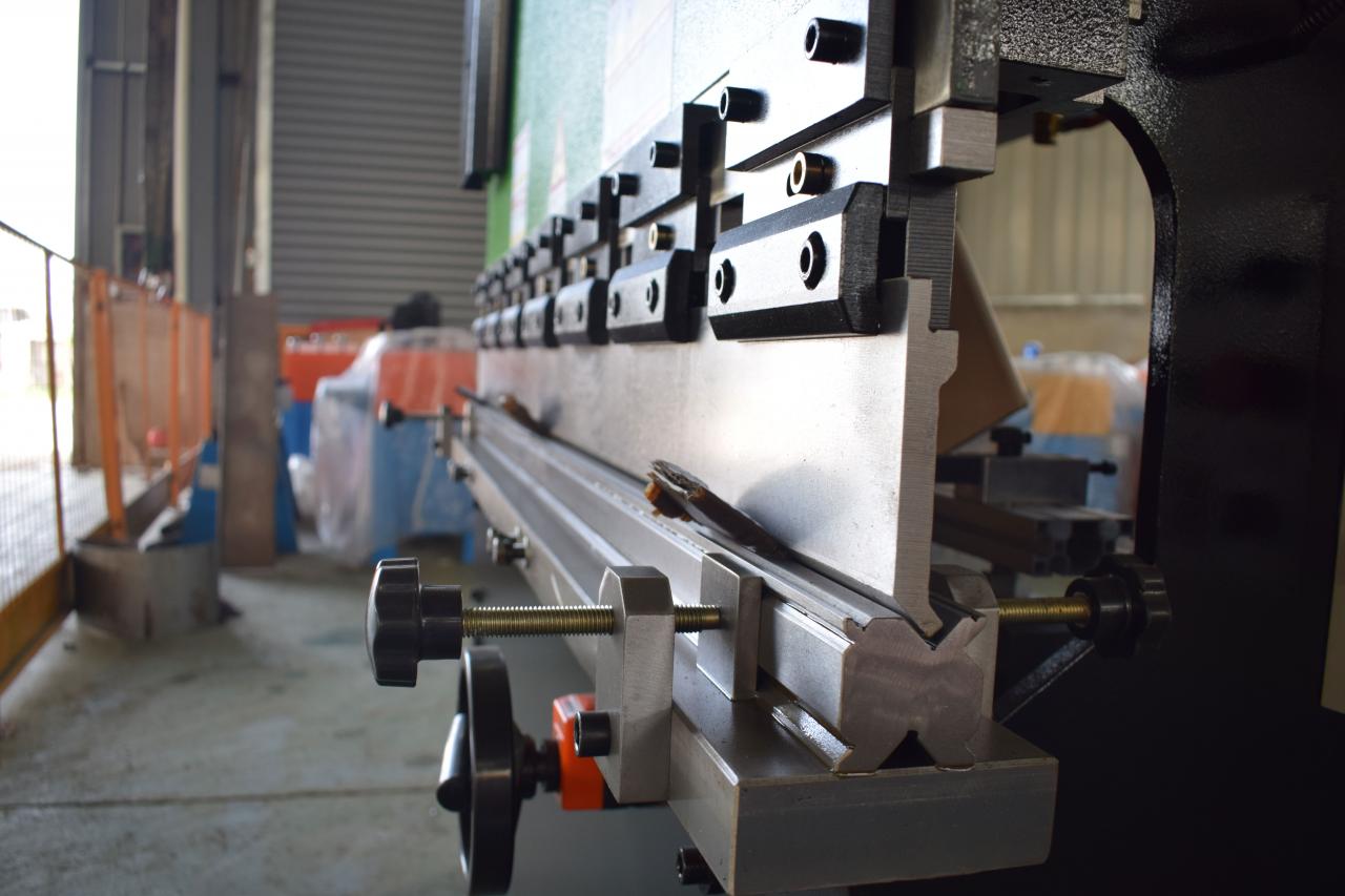 Hydraulic Sheet Metal Bending Cnc Press Brake Machine Wc67y מכונת כיפוף מתכת הידראולית Cnc לחץ בלם Wc67y