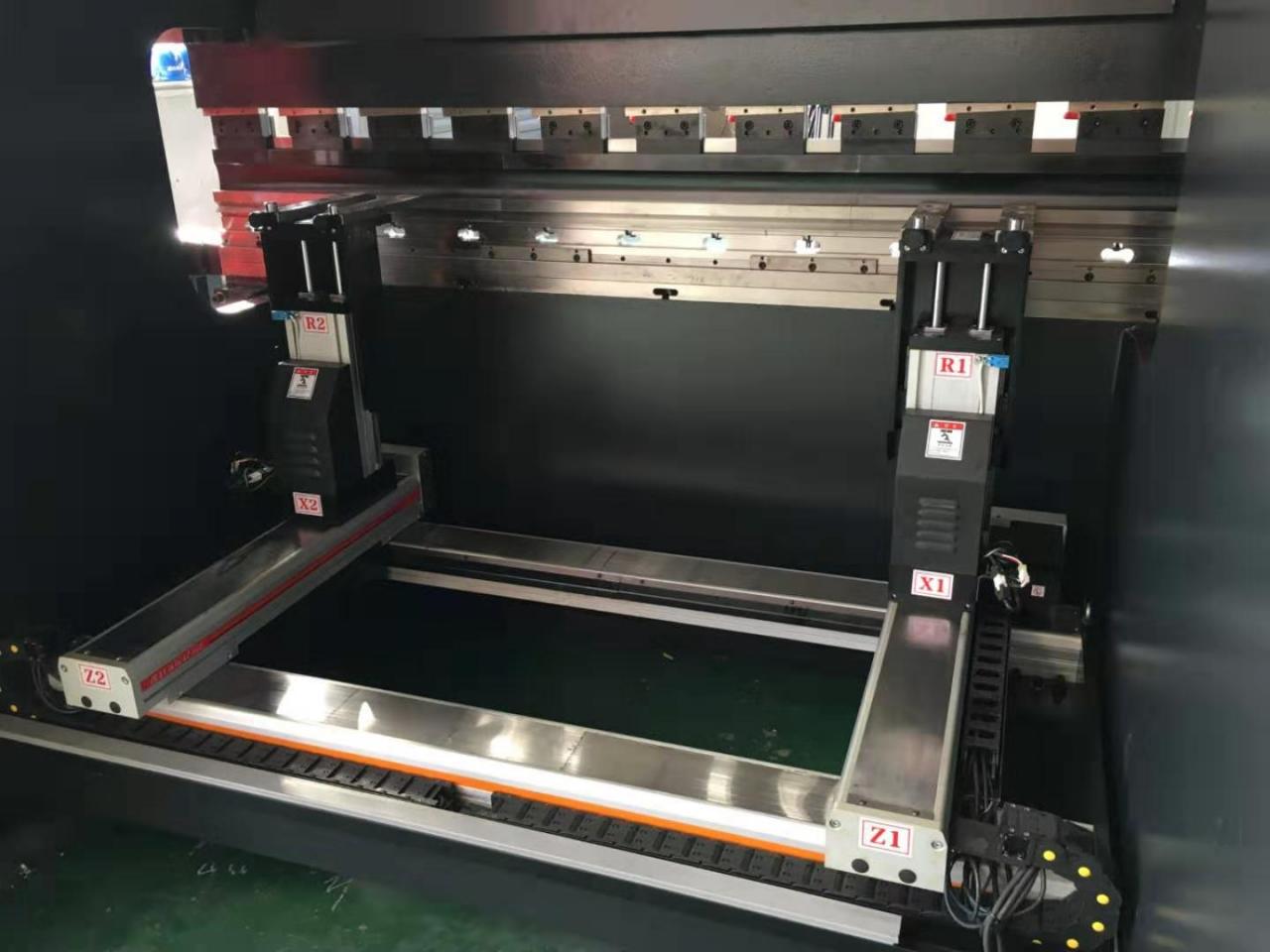 Hydraulic Stainless Steel Wc67y/k-300/6000 Mould Crowning Press Brake פלדת אל חלד הידראולית Wc67y/k-300/6000 עובש העטרה בלם בלם