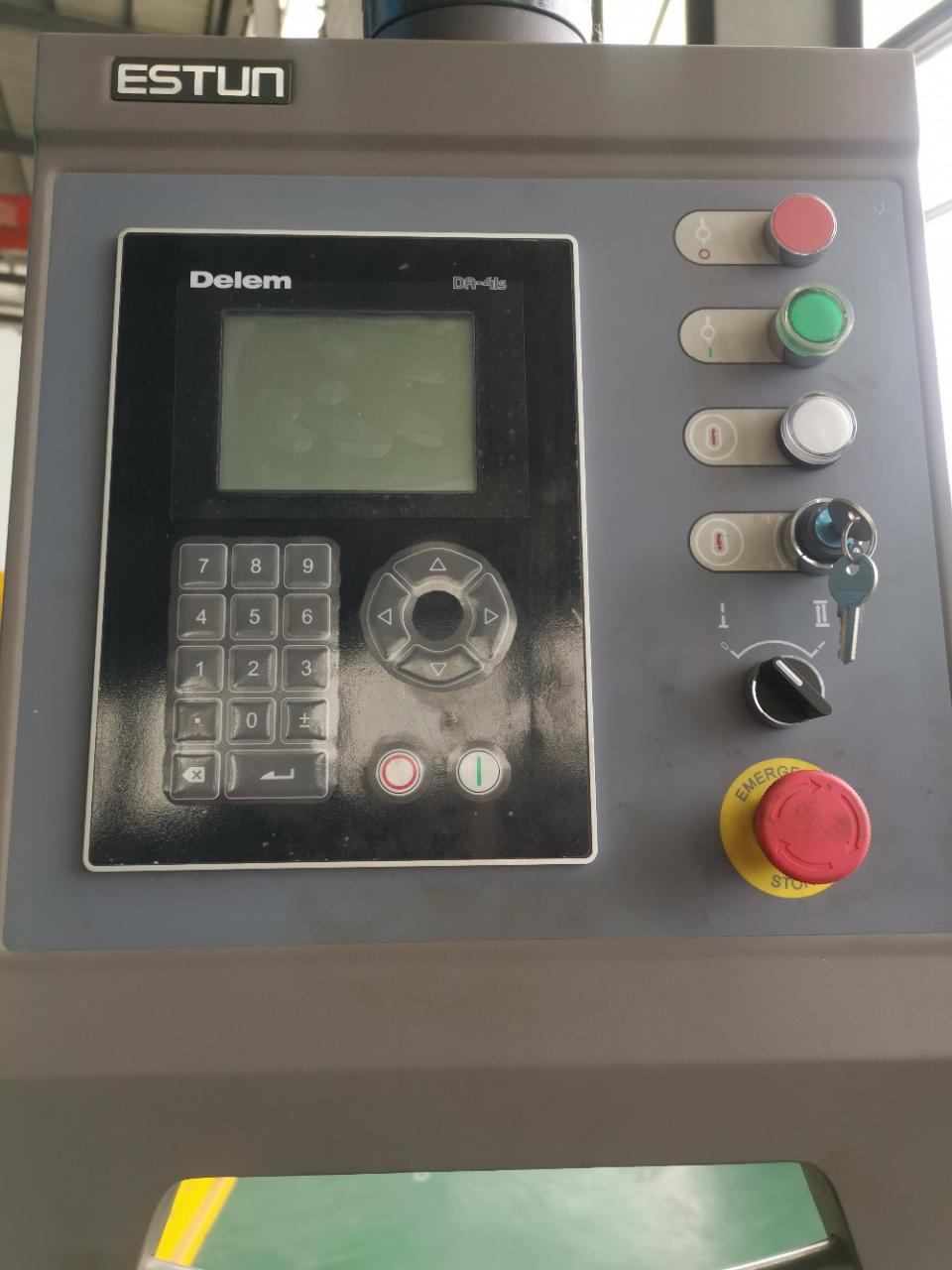 Hydraulic Stainless Steel Wc67y/k-300/6000 Mould Crowning Press Brake פלדת אל חלד הידראולית Wc67y/k-300/6000 עובש העטרה בלם בלם