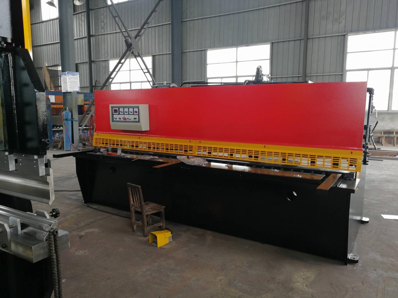 Hydraulic Swing Beam Guillotine Shears Qc12y-4x2500 מזמר גיליוטינה הידראולי קרן נדנדה Qc12y-4x2500
