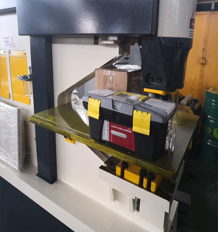 Metal Cutting Hydraulic Steelworkers Machine For Punching Cropping Notching Cutting חיתוך מתכת הידראולי Steelworkers מכונה לחיתוך חיתוך חיתוך חיתוך