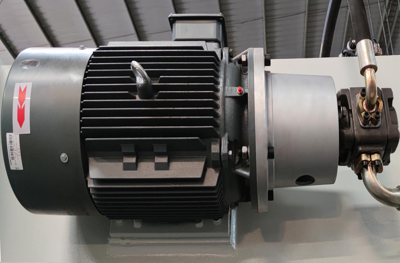 Qc11k מכונת גזירה הידראולית ומכונת גזירה בגיליוטינה לחיתוך פחים