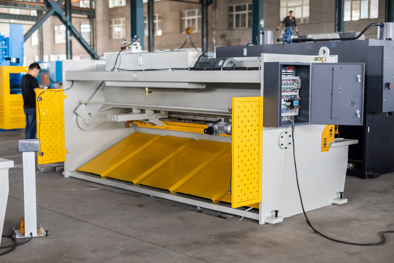 Qc11y 8x3200 מכונת גזירה מתכת פלדה פלדה מכונת גזירה הידראולית