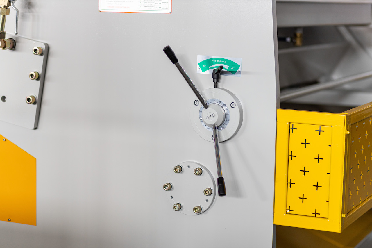 Qc11y 8x3200 מכונת גזירה מתכת פלדה פלדה מכונת גזירה הידראולית