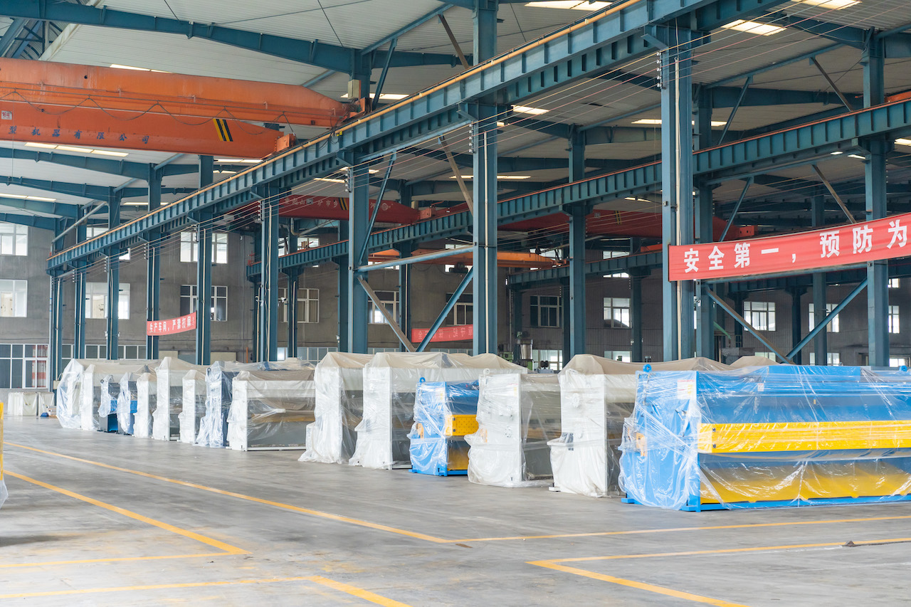 Qc11y 8x3200 Sheet Metal Shearing Machine Steel Plate Hydraulic Shearing Machine Qc11y 8x3200 מכונת גזירה מתכת פלדה פלדה מכונת גזירה הידראולית