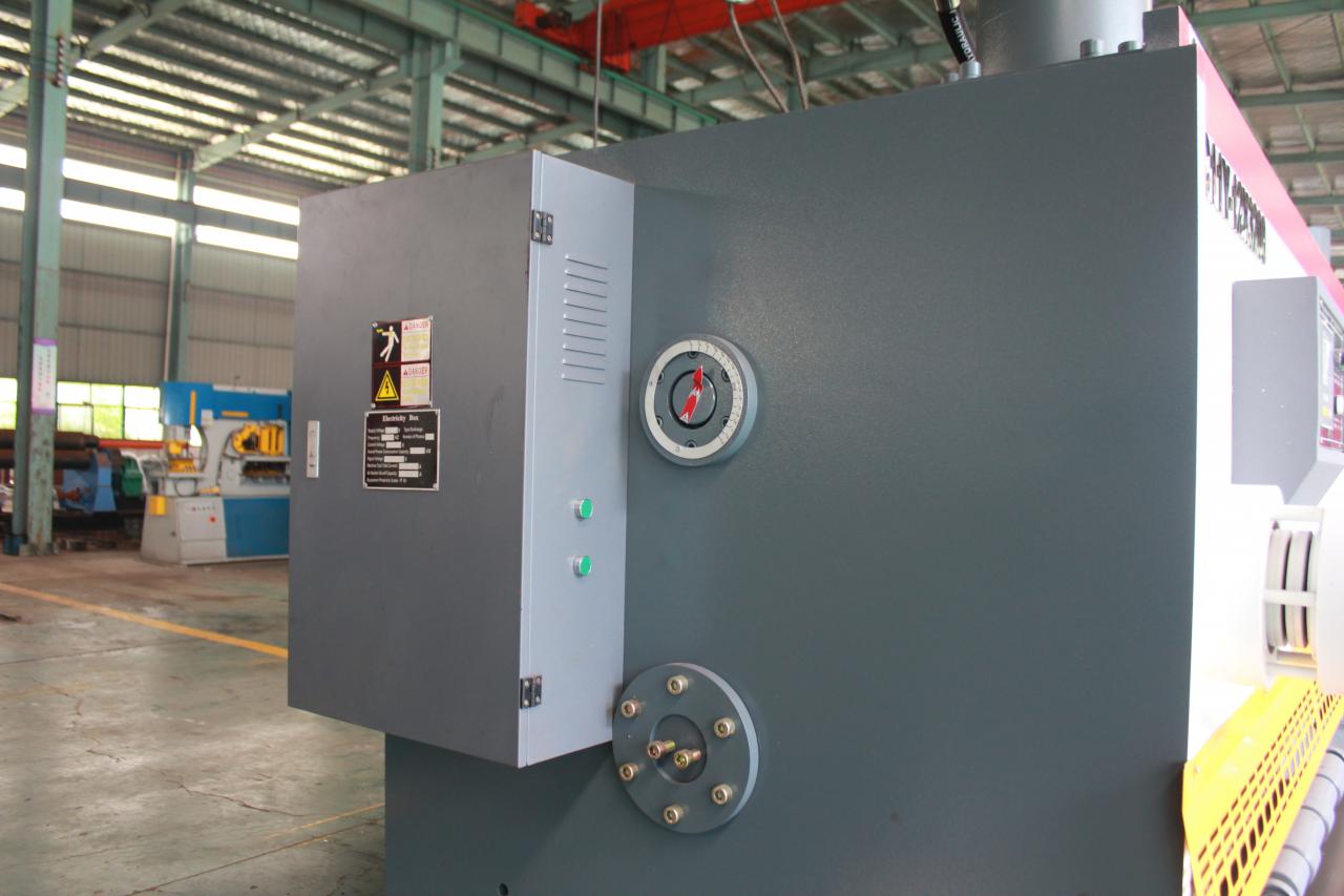 Qc11y Metal Plate Hydraulic Guillotine Shearing Machine For Sale Qc11y לוח מתכת מכונת גזירה הידראולית גיליוטינה למכירה