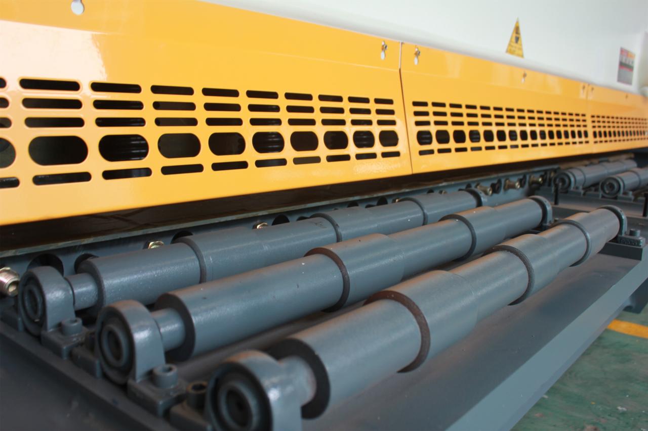 Qc11y Metal Plate Hydraulic Guillotine Shearing Machine For Sale Qc11y לוח מתכת מכונת גזירה הידראולית גיליוטינה למכירה