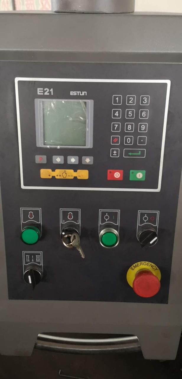 Qc12y 6x3200 צלחת הידראולית הזזה שולחן מסור מכונת חיתוך גיליוטינה