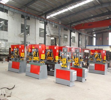 Steel Plate Angle Cutting Punching Notching Machine Hydraulic Ironworker For Sale צלחת פלדה זווית חיתוך ניקוב מכונת חריצים הידראולית עובד ברזל למכירה