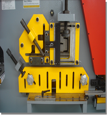 Steel Plate Angle Cutting Punching Notching Machine Hydraulic Ironworker For Sale צלחת פלדה זווית חיתוך ניקוב מכונת חריצים הידראולית עובד ברזל למכירה