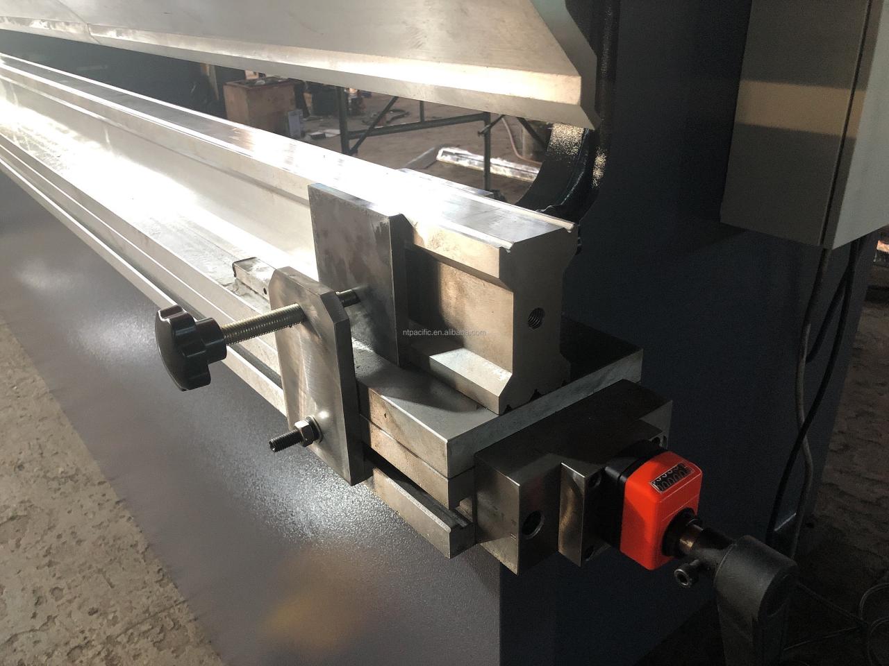Wc67k Cnc Aluminum Iron Plate Hydraulic Press Brake Cnc Metal Sheet Bending Machine Wc67k Cnc צלחת ברזל אלומיניום בלם לחץ הידראולי Cnc מכונת כיפוף גיליונות מתכת