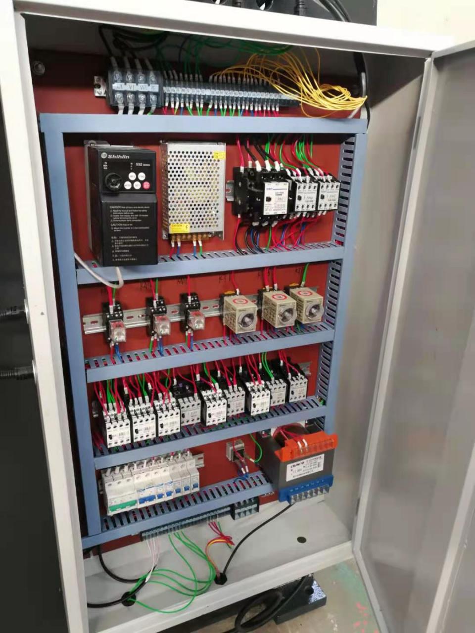 Wc67y-160 4000 Hydraulic Press Brake Cnc Metal Bending Machine For 4000mm Width Steel Wc67y-160 4000 בלם לחץ הידראולי Cnc מכונת כיפוף מתכת עבור פלדה ברוחב 4000 מ"מ